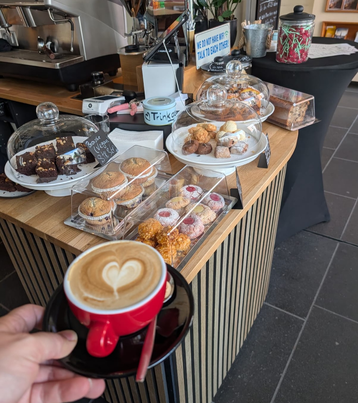 Hausgemachte Kuchen an der Theke