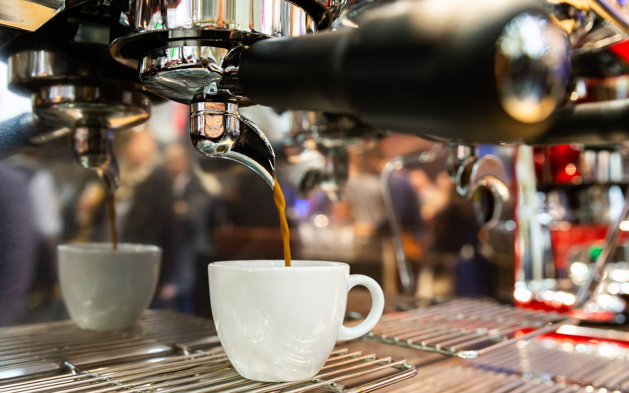 Frischer Espresso aus der Siebträgermaschine